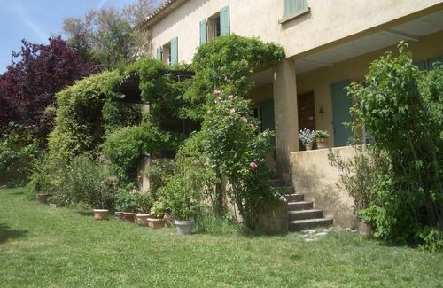 Rustrel Villa | Remanso de paz en el Luberon