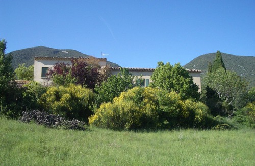 Rustrel Villa | Remanso de paz en el Luberon