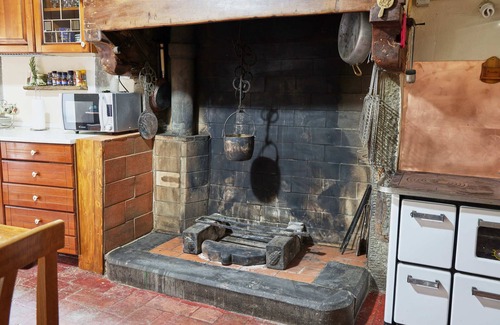 Benabbio Casa | Vacation home in the medieval village of Benabbio, quiet, beautiful view, up to 9 p