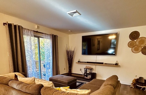 Cresco Casa | Vacation Home in the Poconos with Hot tub, Fire pit, BBQ Grill, & Game Room