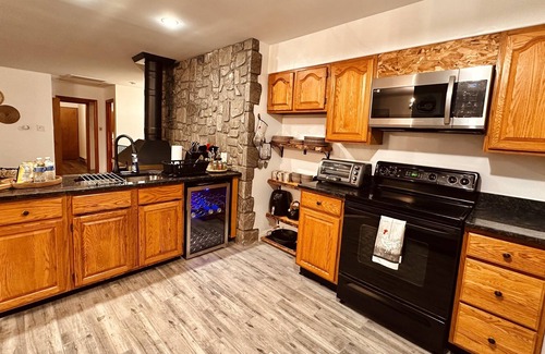 Cresco Casa | Vacation Home in the Poconos with Hot tub, Fire pit, BBQ Grill, & Game Room