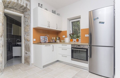 Zaostrog Casa | RECOMENDACIÓN! Casa vacacional con piscina climatizada, gran terraza con vistas al mar, barbacoa.