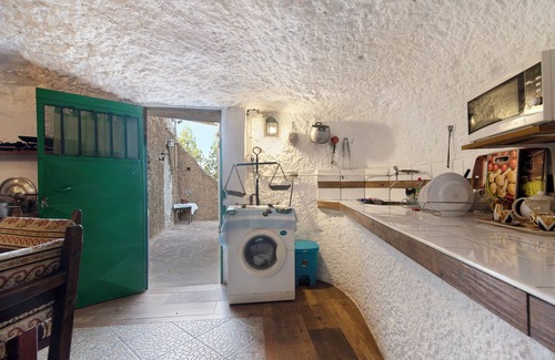 Artenara Casa | Casa de vacaciones 'La Cuevita De Hilario' con vistas a la montaña, terraza privada y jardín privado