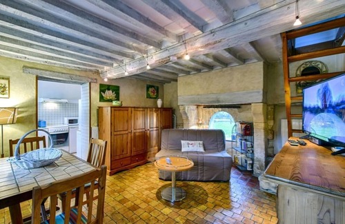 Saint-Wambert-des-Trois-Vallees Casa | Casa de vacaciones "Le Bout Du Pré" con piscina climatizada compartida, terraza privada y Wi-Fi
