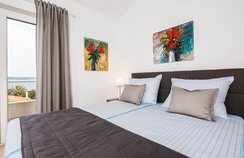 Zavala Casa | Holiday house LIMETA - Modern holiday home with sea views in a quiet area