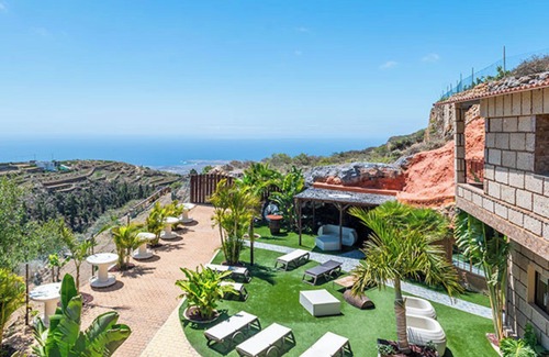 Arico Casa | Casa de vacaciones 'Maday' con vistas al mar, piscina compartida y Wi-Fi