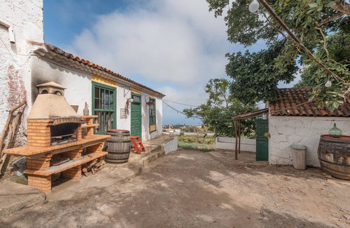 Tacoronte Casa | Casa de vacaciones 'Mamposo' con vistas al mar, terraza compartida y jardín privado