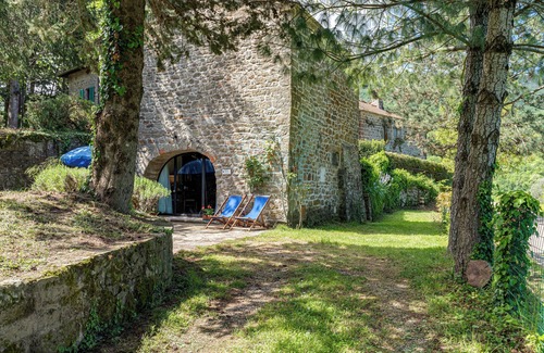 Londa Casa | Casa de vacaciones "Mulino Con Piscina Vicino Firenze" con vistas a la montaña