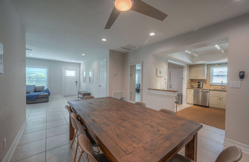 Naples Park Cabaña | Vacation Home Near the Beach!