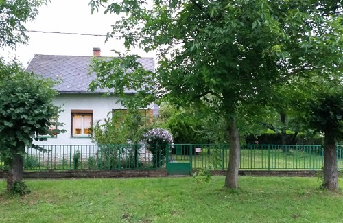 Mesteri Casa | Mesteri - Hungría: Casa de vacaciones para sentirse bien con jardín cerca de baños termales - 25 € por día - WiFi