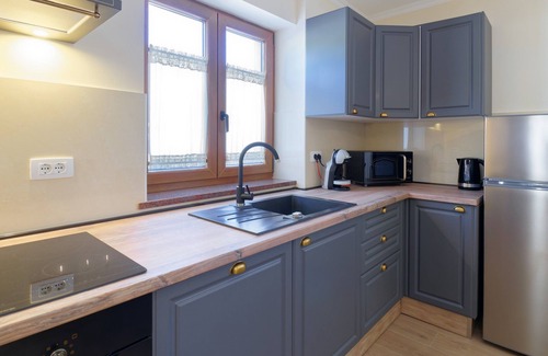 Grabri Casa | Vacation home Pahari - 6 persons, 3 bedrooms, pool, barbecue, terrace,