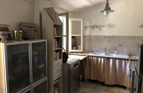 Lauris Casa | Vacation home "Petit Paradis" with large garden and private pool (May - Sept.)