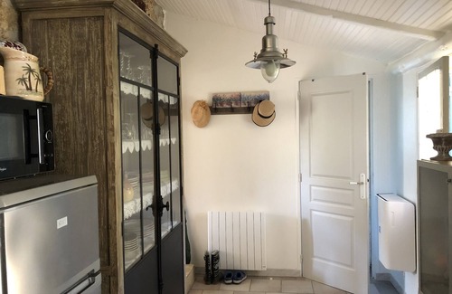 Lauris Casa | Vacation home "Petit Paradis" with large garden and private pool (May - Sept.)