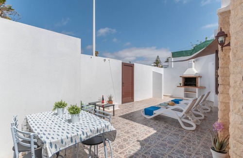 Guime Casa | Casa de vacaciones 'Rosalia' con vistas al mar, terraza privada y Wi-Fi