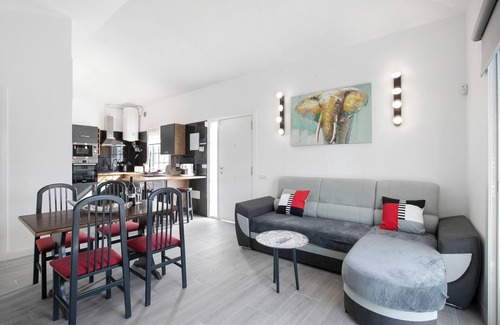 Abades Casa | Casa de vacaciones 'Tia Osa' con piscina privada, terraza compartida y Wi-Fi