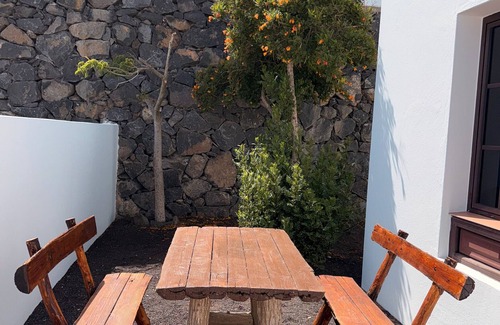 Tias Casa | Casa Vacacional 'Timanfaya' con Vista al Mar, Piscina Privada y Wi-Fi