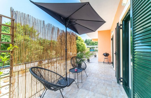 Agios Ioannis Casa | Vacation Home "Tony and Helen's House" with 2 Balconies, Shared Terrace & Wi-Fi