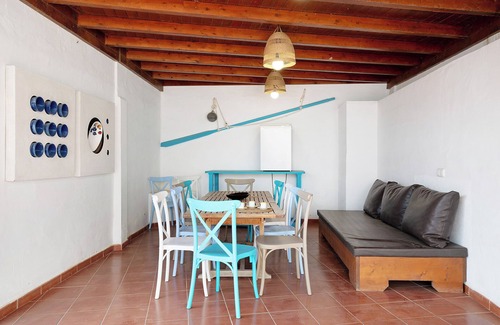 Caleta de Sebo Casa | Casa de vacaciones "Villa Sueños Zenoneisabel" con vistas al mar y 2 terrazas privadas