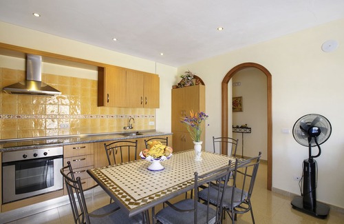 Icod de los Vinos Chalet De Esquí | Vacation Home 'Villa Tazana' with Sea View, Pool & Wi-Fi
