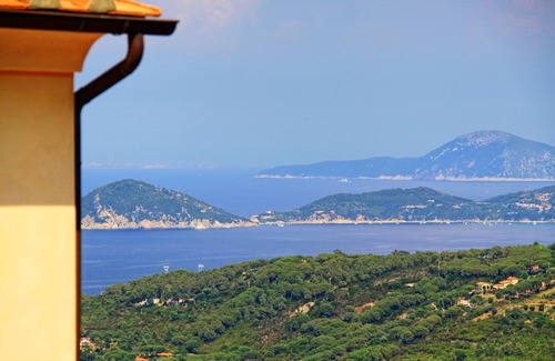 Marciana Casa | Casa de vacaciones en una hermosa posición panorámica con impresionantes vistas del mar.