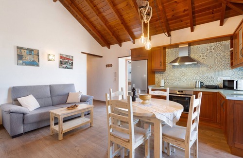 El Tanque Casa | Casa de vacaciones 'Volcán 18' con vistas al mar, terraza privada y Wi-Fi