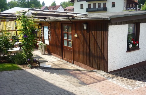 Finsterbergen Casa | Vacation home with covered terrace No pets
