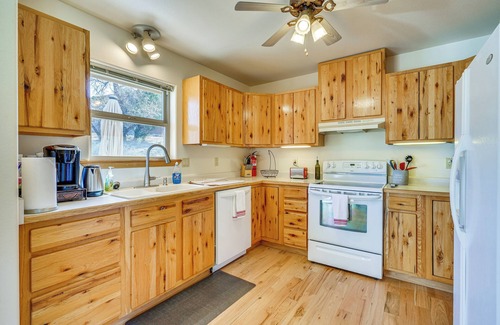 Canon City Casa | Vacation Home With Breathtaking Views, Ample Parking and Pool Table