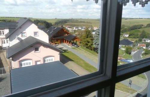 Plutscheid Casa | Vacation home with garden, playground, whirlpool, wood-fired sauna, pet-friendly
