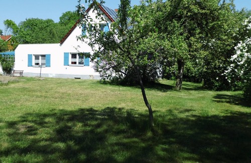 Henriettenhof Casa | Gran casa de vacaciones para 9 personas con parcela grande, barbacoa + sauna + lago