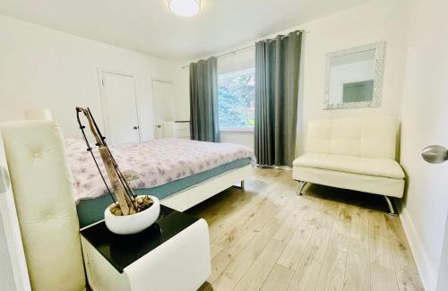 Etobicoke Apartamento | Vacation house Entire floor Kids yard walk 2 subway