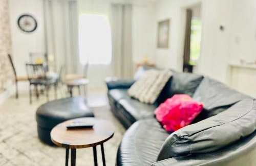 Etobicoke Apartamento | Vacation house Entire floor Kids yard walk 2 subway