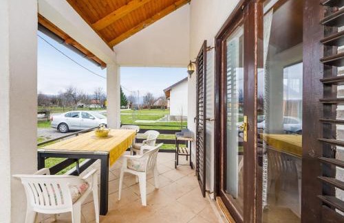 Lovinac Apartamento | Vacation House Loreta