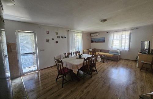 Lovinac Apartamento | Vacation House Loreta