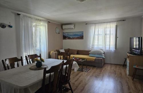 Lovinac Apartamento | Vacation House Loreta
