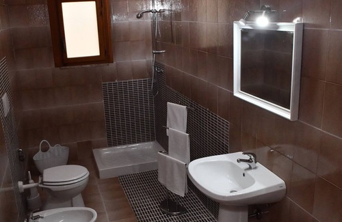 Cavallino Apartamento | Vacation House Lu Piru, five minutes from the center of Cavallino and surrounded by greenery