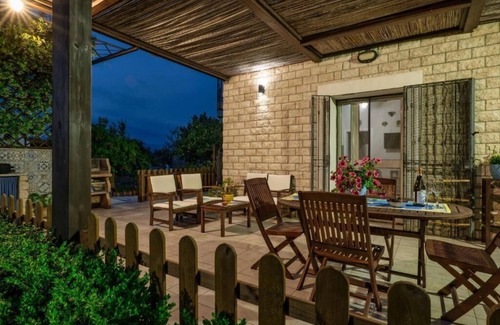 Menfi Casa | Vacation House "Ulivi nel Mare" typical country home, surrounded by olive trees.