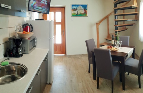 Rezanci Casa | Casa de piedra de 100 años, con terraza, patio y piscina - 4 personas de vacaciones.