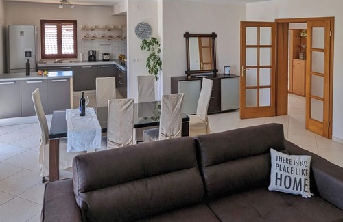 Bale Casa | Vacation house with pool in medieval Bale