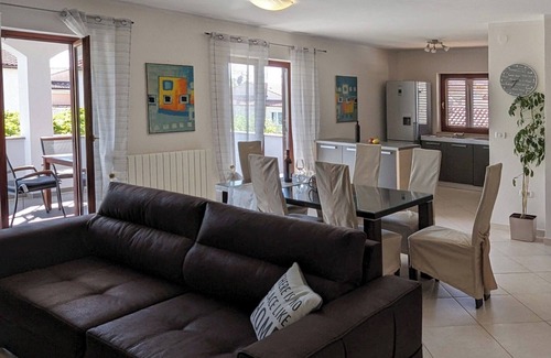Bale Casa | Vacation house with pool in medieval Bale