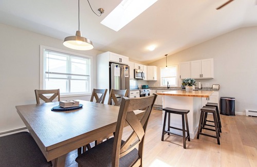 Narragansett Casa | Vacation in Comfort & Style!