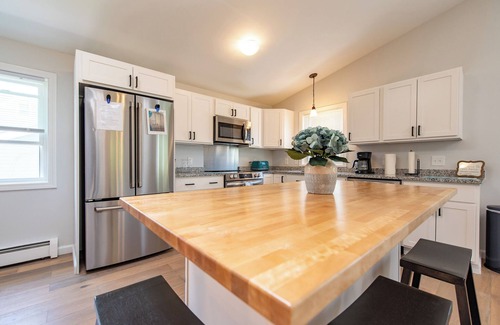 Narragansett Casa | Vacation in Comfort & Style!