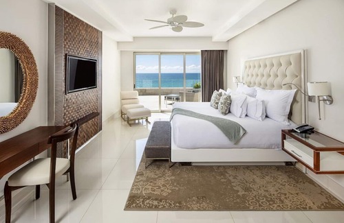 Cabo San Lucas Complejo | Vacation in Los Cabos - Luxury 3 Bedroom Oceanfront Suite w/ Private Jacuzzi