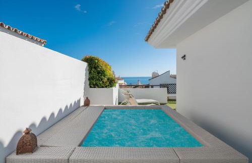 Puerto Banus Apartamento | VACATION MARBELLA I Terrazas de Banus, Romantic, Jacuzzi, Pet-Friendly, Cosy Duplex Penthouse, 2min walk to Marina