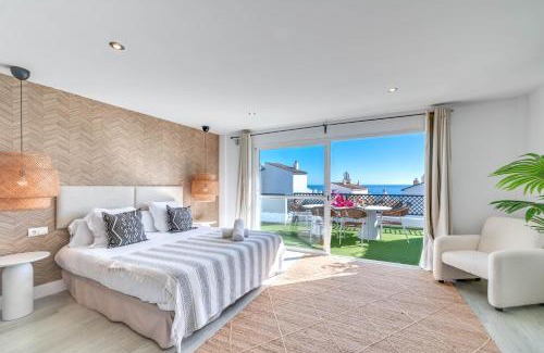 Puerto Banus Apartamento | VACATION MARBELLA I Terrazas de Banus, Romantic, Jacuzzi, Pet-Friendly, Cosy Duplex Penthouse, 2min walk to Marina