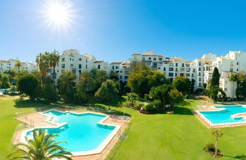 Puerto Banus Apartamento | VACATION MARBELLA I Terrazas de Banus, Romantic, Jacuzzi, Pet-Friendly, Cosy Duplex Penthouse, 2min walk to Marina