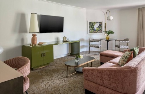 Hunt Club Complejo | Vacation Mode On! 3 Spacious Units in Resort Setting, Hiking, Cycling Trips