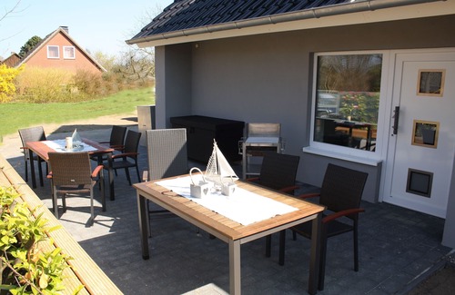 Behrensdorf Casa | Vacaciones en la playa natural para hasta 10 personas con un gran jardín