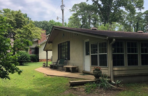 Florence Cabaña | Vacation on the Tennessee River in Northwest Alabama. Quaint cottage/level lot.