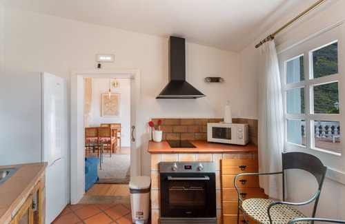Las Lagunetas Apartamento | Casa de vacaciones 'Piscina' con vistas a la montaña, Wi-Fi y aire acondicionado