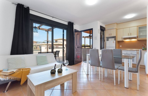 La Oliva Apartamento | Vacaciones 'Punta Calma' con vistas al mar, piscina compartida y Wi-Fi
